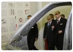 Председатель Правительства России В.В.Путин ознакомился со сборочным производством завода "Ниссан" в Cанкт-Петербурге|2 июня, 2009|16:59