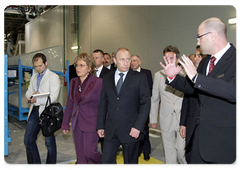 Prime Minister Vladimir Putin toured the Nissan assembly plant in St Petersburg|2 june, 2009|16:59