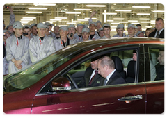 Председатель Правительства России В.В.Путин ознакомился со сборочным производством завода "Ниссан" в Cанкт-Петербурге|2 июня, 2009|16:59