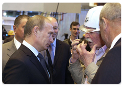 Prime Minister Vladimir Putin visited the Izhorskiye Zavody (Izhora Plants) Joint Stock Company|2 june, 2009|18:48