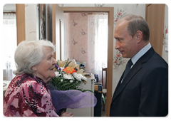During his visit to St Petersburg, Prime Minister Vladimir Putin monitored the implementation of the government programme on providing housing to World War II veterans|2 june, 2009|18:48