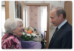 During his visit to St Petersburg, Prime Minister Vladimir Putin monitored the implementation of the government programme on providing housing to World War II veterans