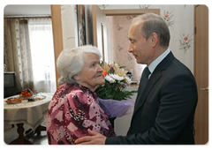During his visit to St Petersburg, Prime Minister Vladimir Putin monitored the implementation of the government programme on providing housing to World War II veterans|2 june, 2009|18:48