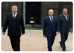 Prime Minister Vladimir Putin laid a wreath at the Glory Memorial in Barnaul and met with WWII veterans on the Day of Memory and Grief|22 june, 2009|15:24