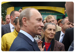 Prime Minister Vladimir Putin laid a wreath at the Glory Memorial in Barnaul and met with WWII veterans on the Day of Memory and Grief|22 june, 2009|15:24