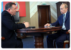 Prime Minister Vladimir Putin meeting with Altai Territory Governor Alexander Karlin in Barnaul|22 june, 2009|15:24