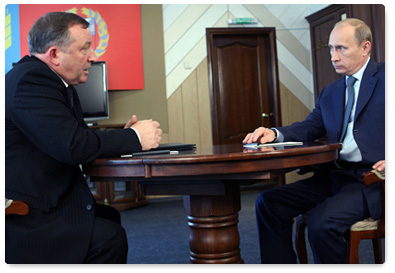 Prime Minister Vladimir Putin met with Altai Territory Governor Alexander Karlin in Barnaul