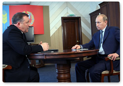 Prime Minister Vladimir Putin met with Altai Territory Governor Alexander Karlin in Barnaul