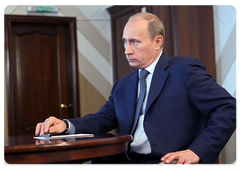 Prime Minister Vladimir Putin meeting with Altai Territory Governor Alexander Karlin in Barnaul|22 june, 2009|16:06