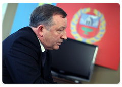 Altai Territory Governor Alexander Karlin during a meeting with Prime Minister Vladimir Putin in Barnaul|22 june, 2009|16:06