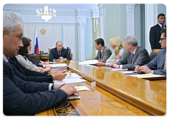 Prime Minister Vladimir Putin chairing a meeting on economic issues|23 june, 2009|19:44