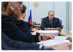 Prime Minister Vladimir Putin chairing a meeting on economic issues|23 june, 2009|19:44