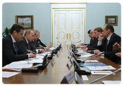 Prime Minister Vladimir Putin met with representatives  of national organisations for handicapped people|25 june, 2009|15:40