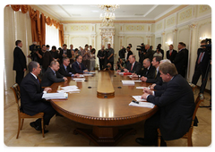 Prime Minister Vladimir Putin meeting the executive director of Royal Dutch Shell Mr Jeroen van der Veer|27 june, 2009|15:49