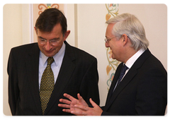 The executive director of Royal Dutch Shell Mr Jeroen van der Veer and Peter Voser at a meeting with Prime Minister Vladimir Putin|27 june, 2009|15:53