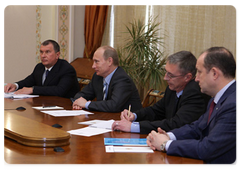 Prime Minister Vladimir Putin meeting the executive director of Royal Dutch Shell Mr Jeroen van der Veer|27 june, 2009|15:57