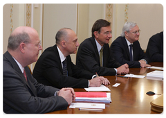 The executive director of Royal Dutch Shell Mr Jeroen van der Veer and Peter Voser at a meeting with Prime Minister Vladimir Putin|27 june, 2009|16:47