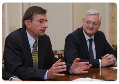 The executive director of Royal Dutch Shell Mr Jeroen van der Veer and Peter Voser at a meeting with Prime Minister Vladimir Putin|27 june, 2009|17:24