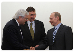 A general agreement on cooperation between Sovkomflot and Shell International Trading and Shipping Company was signed in the presence of Prime Minister Vladimir Putin and Mr Jeoren van der Veer|27 june, 2009|17:32