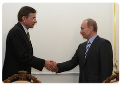 A general agreement on cooperation between Sovkomflot and Shell International Trading and Shipping Company was signed in the presence of Prime Minister Vladimir Putin and Mr Jeoren van der Veer|27 june, 2009|17:35