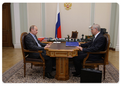 Prime Minister Vladimir Putin at the meeting with the Chairman of the Central Bank of Russia Sergei Ignatiev|27 june, 2009|17:45