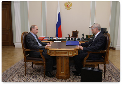 Prime Minister Vladimir Putin held a working meeting with Chairman of the Central Bank of Russia Sergei Ignatiev