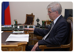 The Chairman of the Central Bank of Russia Sergei Ignatiev at the meeting with the Prime Minister Vladimir Putin|27 june, 2009|17:46