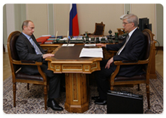 Prime Minister Vladimir Putin at the meeting with the Chairman of the Central Bank of Russia Sergei Ignatiev|27 june, 2009|17:48