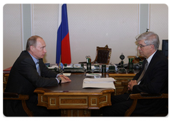 Prime Minister Vladimir Putin at the meeting with the Chairman of the Central Bank of Russia Sergei Ignatiev|27 june, 2009|17:56