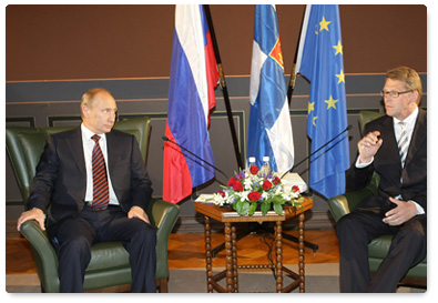 Russian Prime Minister Vladimir Putin held talks with his Finnish counterpart Matti Vanhanen
