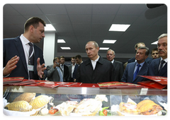 Prime Minister Vladimir Putin touring the Korocha meat processing plant|5 june, 2009|18:12