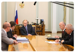 Prime Minister Vladimir Putin chairing the meeting on the progress of work undertaken by Olympstroi|6 june, 2009|15:47