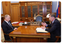 Prime Minister Vladimir Putin meeting with Deputy Prime Minister Sergei Ivanov|1 july, 2009|16:30