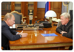 Prime Minister Vladimir Putin meeting with Anatoly Perminov, head of the Federal Space Agency|10 july, 2009|14:55