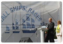 Prime Minister Vladimir Putin making a speech at the award ceremony for the participants in the first, Gdynya-St. Petersburg stage of the international regatta of training sailing ships, the Tall Ships' Races - Baltic 2009|12 july, 2009|19:19