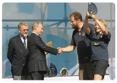 В.В.Путин выступил на торжественной церемонии награждения участников первого этапа международной регаты учебных парусных судов на участке Гдыня – Санкт-Петербург «The Tall Ships’ Races Baltic - 2009»|12 июля, 2009|19:38