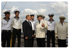 Prime Minister Vladimir Putin boarded the sailing ship Mir (Peace), the winner of the first stage in the international regatta of training sailing ships, the Tall Ships’ Races-2009 at the Gdynya-St. Petersburg stage|12 july, 2009|20:39