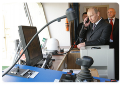 Prime Minister Vladimir Putin took part in the ceremony of raising the national flag on the new icebreaker St Petersburg at the Baltiysky Zavod (Baltic Shipyard)|12 july, 2009|21:12