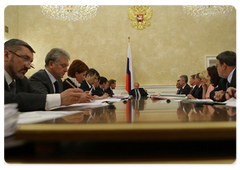 Prime Minister Vladimir Putin chaired a meeting of the Government Presidium|13 july, 2009|15:00