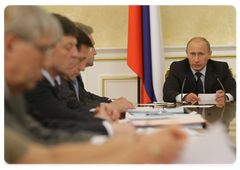 Prime Minister Vladimir Putin chairing a meeting on economic problems|13 july, 2009|20:05