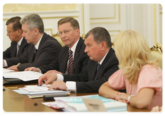 Prime Minister Vladimir Putin chairing a meeting on economic problems|13 july, 2009|20:05