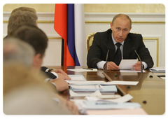 Prime Minister Vladimir Putin chairing a meeting on economic problems|13 july, 2009|20:05