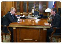 Prime Minister Vladimir Putin held a meeting with Yury Petrov, head of the Federal Agency for State Property Management|16 july, 2009|13:54