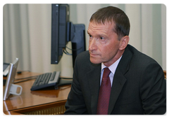 Yury Petrov, head of the Federal Agency for State Property Management, during a meeting with Prime Minister Vladimir Putin.|16 july, 2009|13:54