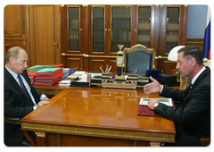 Prime Minister Vladimir Putin holding talks with Alexei Savinov, Head of the Federal Agency for Forestry|16 july, 2009|14:26