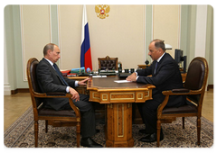 Prime Minister Vladimir Putin meeting with the Chairman of Vnesheconombank, Vladimir Dmitriev|18 july, 2009|13:29