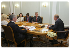 Prime Minister Vladimir Putin holding a meeting on restructuring the composition of federal budget-funded entities and on optimising expenditure on their maintenance|20 july, 2009|15:19