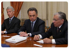 Vitaly Mutko, Minister of Sport, Tourism and Youth Policy, centre, during Prime Minister Vladimir Putin’s meeting with Tom football club leaders and the CEOs of seven Russian companies that have agreed to sponsor the club|20 july, 2009|20:30