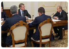 Prime Minister Vladimir Putin chairing a meeting on the guidelines of budgetary policy and the federal budgetary blueprint for 2010 and the 2011-2012 planning period|21 july, 2009|16:51