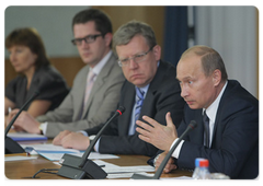 Prime Minister Vladimir Putin chairing a meeting on the banking system|22 july, 2009|20:06